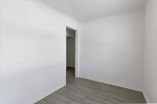 716 N Cummings Dr, Alvarado, TX 76009 - Photo 10