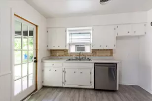 716 N Cummings Dr, Alvarado, TX 76009 - Photo 6