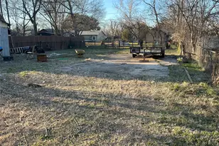 604 Poindexter Ave, Cleburne, TX 76033 - Photo 1