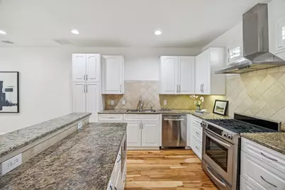 2606 Shelby Avenue #304, Dallas, TX 75219 - Photo 6