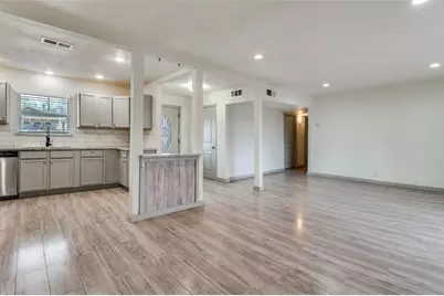 529 NE 4th Street, Grand Prairie, TX 75050 - Photo 4