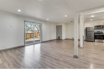 529 NE 4th Street, Grand Prairie, TX 75050 - Photo 8