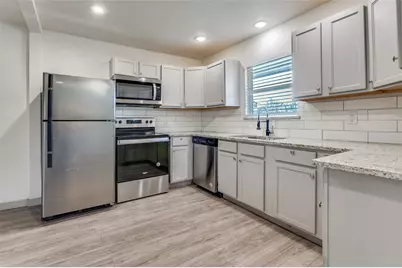 529 NE 4th Street, Grand Prairie, TX 75050 - Photo 2