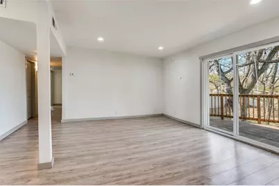 529 NE 4th Street, Grand Prairie, TX 75050 - Photo 6
