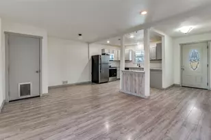 529 NE 4th St, Grand Prairie, TX 75050 - Photo 10