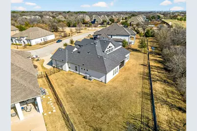 2105 Foxborough Trail, Flower Mound, TX 75028 - Photo 36