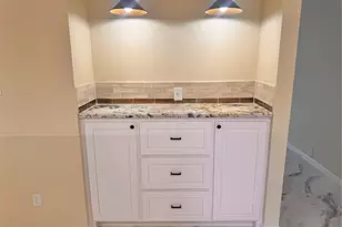 914 W Hunt St, Sherman, TX 75092 - Photo 8