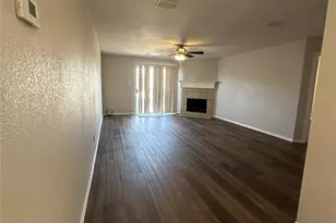 619 Mary Wilson Dr, Lancaster, TX 75146 - Photo 2