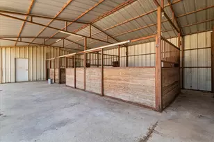 402 N Pkwy Dr, Alvarado, TX 76009 - Photo 34