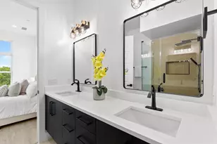 723 W 10th St, Dallas, TX 75208 - Photo 22