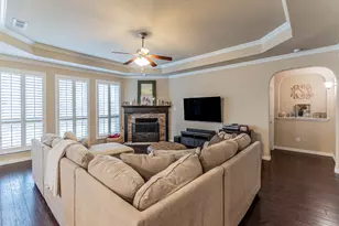 2935 Salina Dr, Grand Prairie, TX 75054 - Photo 2