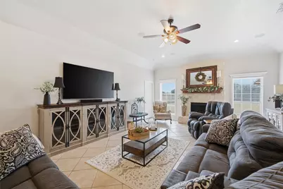 912 Queen Elizabeth Drive, Waco, TX 76657 - Photo 4