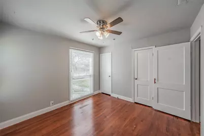 1102 W Russell Avenue, Carrollton, TX 75006 - Photo 16