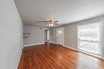 1102 W Russell Avenue, Carrollton, TX 75006 - Photo 6