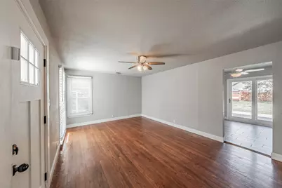 1102 W Russell Avenue, Carrollton, TX 75006 - Photo 4