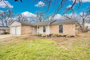 216 Laura Dr, Burleson, TX 76028 - Photo 2