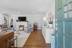 108 Lindenwood Dr, Fort Worth, TX 76107 - Photo 4