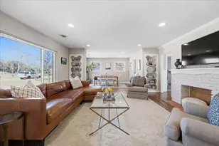 108 Lindenwood Dr, Fort Worth, TX 76107 - Photo 6