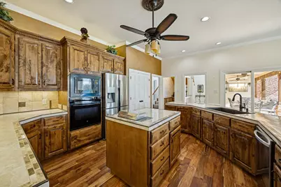 5207 Leesburg Court, Arlington, TX 76017 - Photo 12