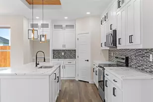 5847 Black Pine Cir, Granbury, TX 76048 - Photo 14