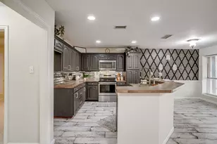 1105 Blackbird Ct, Burleson, TX 76028 - Photo 16