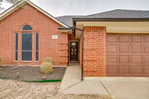 1105 Blackbird Ct, Burleson, TX 76028 - Photo 4