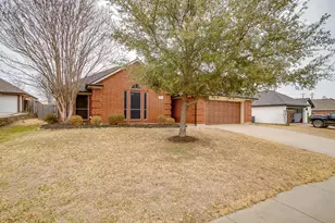 1105 Blackbird Ct, Burleson, TX 76028 - Photo 2
