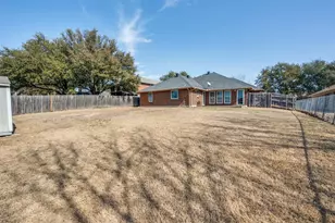 3657 Village Green Dr, Grand Prairie, TX 75052 - Photo 24