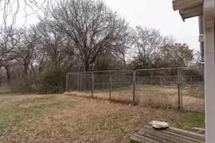 4013 Black Oak Dr, Cleburne, TX 76031 - Photo 22