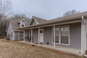4013 Black Oak Dr, Cleburne, TX 76031 - Photo 2