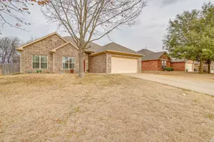 707 Brandt St, Grandview, TX 76050 - Photo 2