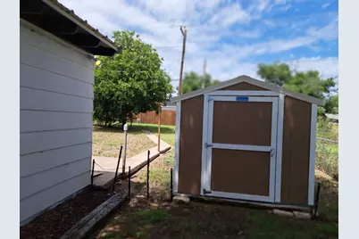 406 N 6th Street, Ballinger, TX 76821 - Photo 10