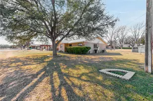 108 S Harkey St, San Saba, TX 76877 - Photo 16