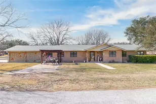 108 S Harkey St, San Saba, TX 76877 - Photo 2