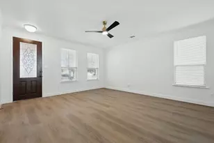 924 Charleston Ln, Savannah, TX 76227 - Photo 6