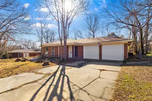 7204 Marilyn Ln, North Richland Hills, TX 76180 - Photo 2