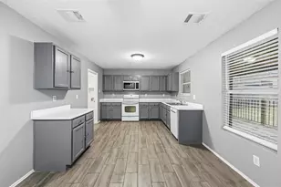 3119 Pompi Dr, Grand Prairie, TX 75052 - Photo 6