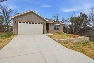 3611 Broken Bow Dr, Granbury, TX 76048 - Photo 2