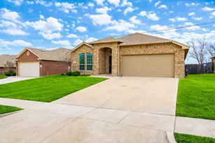 145 Wilson Cliff Dr, White Settlement, TX 76108 - Photo 1