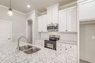 213 S Loveless St, Bullard, TX 75757 - Photo 2