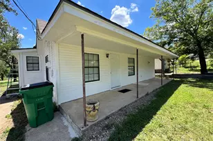 104 E Little St, Hamilton, TX 76531 - Photo 2