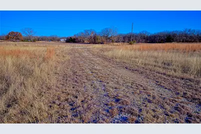 107 W Huron Circle, Nocona, TX 76255 - Photo 2