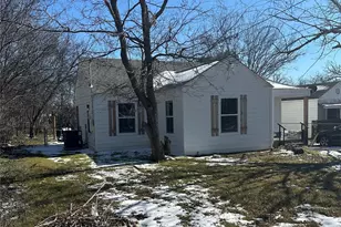 903 SW 5th Ave SW, Mineral Wells, TX 76067 - Photo 2