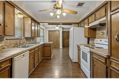 439 Main, Van, TX 75790 - Photo 4