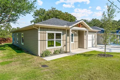 809 Branding Iron Trail, Granbury, TX 76049 - Photo 2