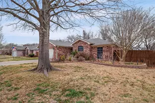 217 King Arthur Dr, Weatherford, TX 76086 - Photo 2