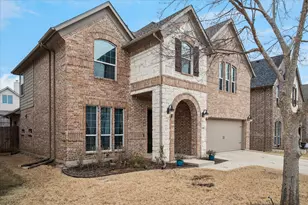 2348 Fountain Gate Dr, Little Elm, TX 75068 - Photo 2