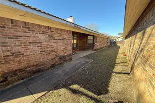 1109 Hemlock Dr, DeSoto, TX 75115 - Photo 2