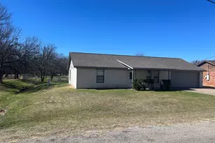 604 Shady Grove Dr, Granbury, TX 76049 - Photo 2