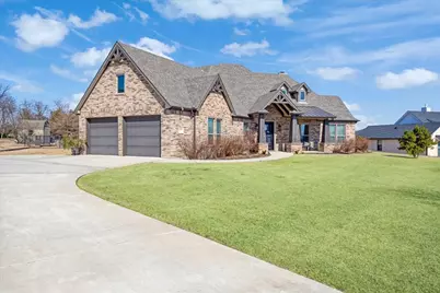 137 Blackthorn Drive, Van Alstyne, TX 75495 - Photo 2